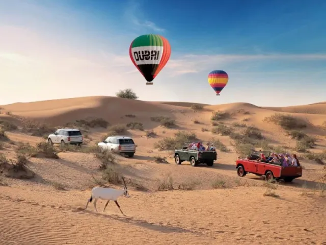 Vintage Land Rover safari in the Dubai Desert Conservation Reserve